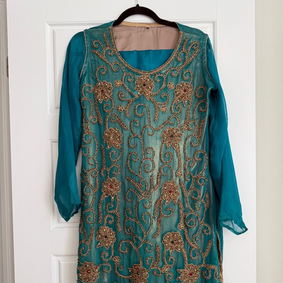 Shalwar Kameez with Dupatta 3pc set - Picture 1 of 7